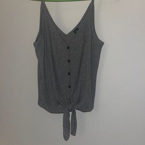 Gray front tie tank